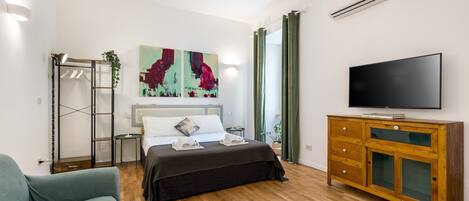 Fer et planche à repasser, accès Internet, draps fournis