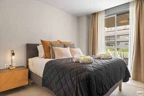 2 bedrooms, in-room safe, iron/ironing board, free WiFi