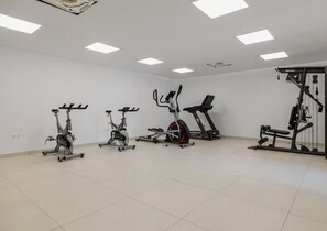 Fitness facility - Beachside Apartment w/ Terrace & Pool, Near (Marbella)