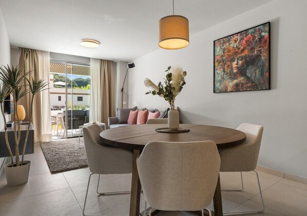 Dining - Beachside Apartment w/ Terrace & Pool, Near (Marbella)
