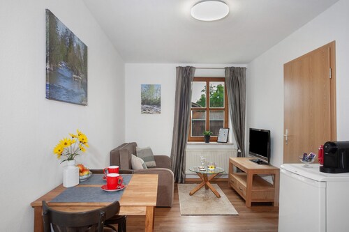 Ferienwohnung 'Eschach' mit Gemeinschaftsgarten, Balkon und WLAN