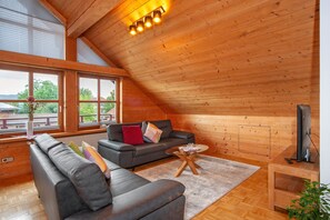 TV - Apartment 'Adelegg' with Shared Garden, Balcony and Wi-Fi (Leutkirch im Allgäu)