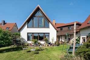 Exterior - Apartment 'Wohnen Am See Bei Heike Und Jens' with Wi-Fi (Zwenkau)