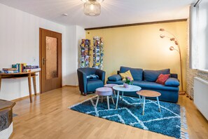 TV - Apartment 'Klinkerhaus Treuen' with Private Terrace and Wi-Fi (Treuen)