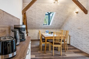 Dining - Apartment 'Klinkerhaus Treuen' with Private Terrace and Wi-Fi (Treuen)