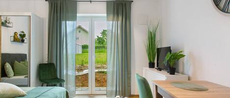 1 habitación, tabla de planchar con plancha, wifi gratis y ropa de cama