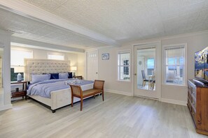5 bedrooms, desk, iron/ironing board, free WiFi - Experience the Chesapeake Bay Lifestyle at the Historic and Waterfront Bay Dreams (North Beach)