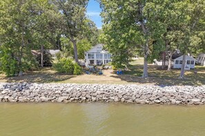 Exterior - Experience the Chesapeake Bay Lifestyle at the Historic and Waterfront Bay Dreams (North Beach)