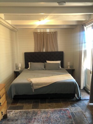 3 habitaciones, tabla de planchar con plancha, internet y ropa de cama 