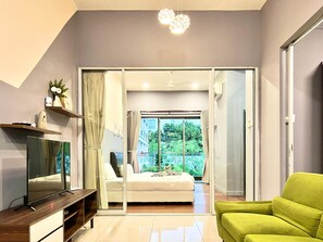 Appartement, 3 chambres | Espace de travail pour ordinateurs portables, accĂšs au Wi-Fi (inclus)