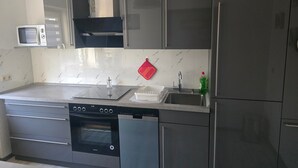 Kaffetrakter/tekoker, kjøleskap, mikrobølgeovn og ovn