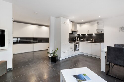 Goldbecker Apartment with Private Terrace and Wi-Fi