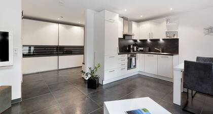 Goldbecker Apartment with Private Terrace and Wi-Fi