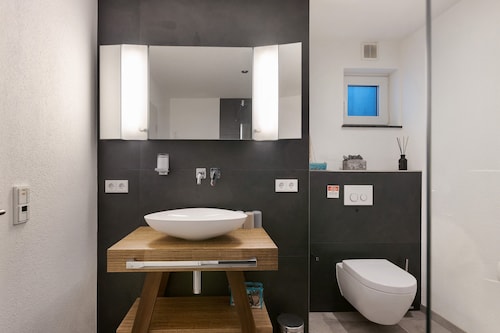 Goldbecker Apartment with Private Terrace and Wi-Fi