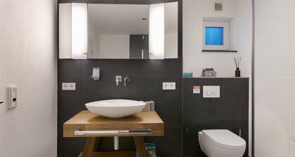 Goldbecker Apartment with Private Terrace and Wi-Fi