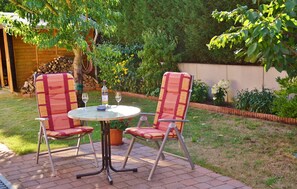 Outdoor dining - Apartment Brose with Private Terrace and Wi-Fi (Ückeritz)