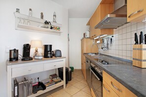 Frigorífic, microones, forn i placa de cuina