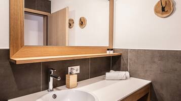 Dusche, Haartrockner, Handtücher