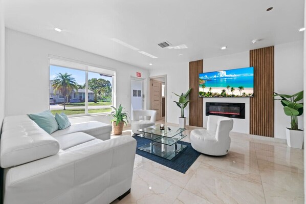 TV, fireplace, stereo