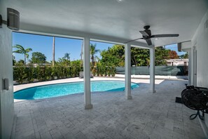 Pool - Baby Camellia Modern, luxurious and spacious house (Hollywood)