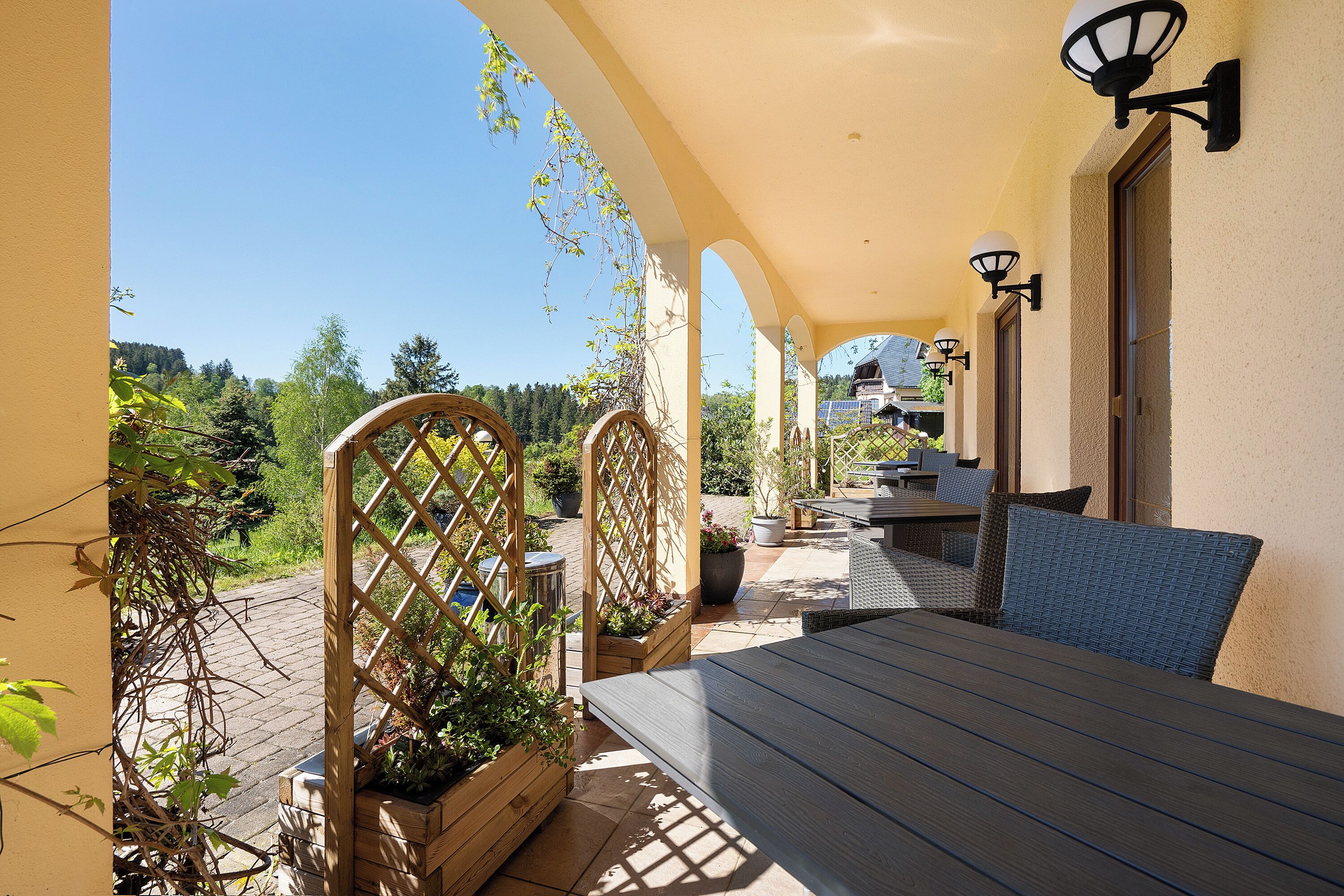 屋外ダイニングエリア