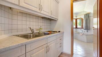 Fridge, microwave, stovetop, coffee/tea maker