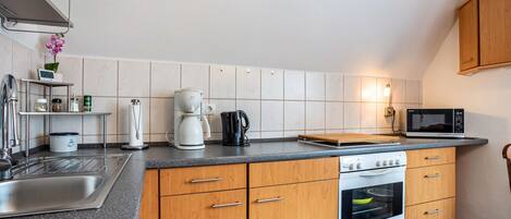 Køleskab, mikrobølgeovn, ovn, kogeplade