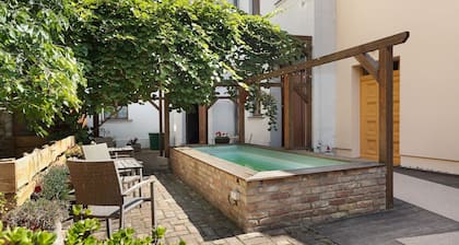 Ferienwohnung 'Kurfürstensuite' mit Gemeinschaftsterrasse und WLAN