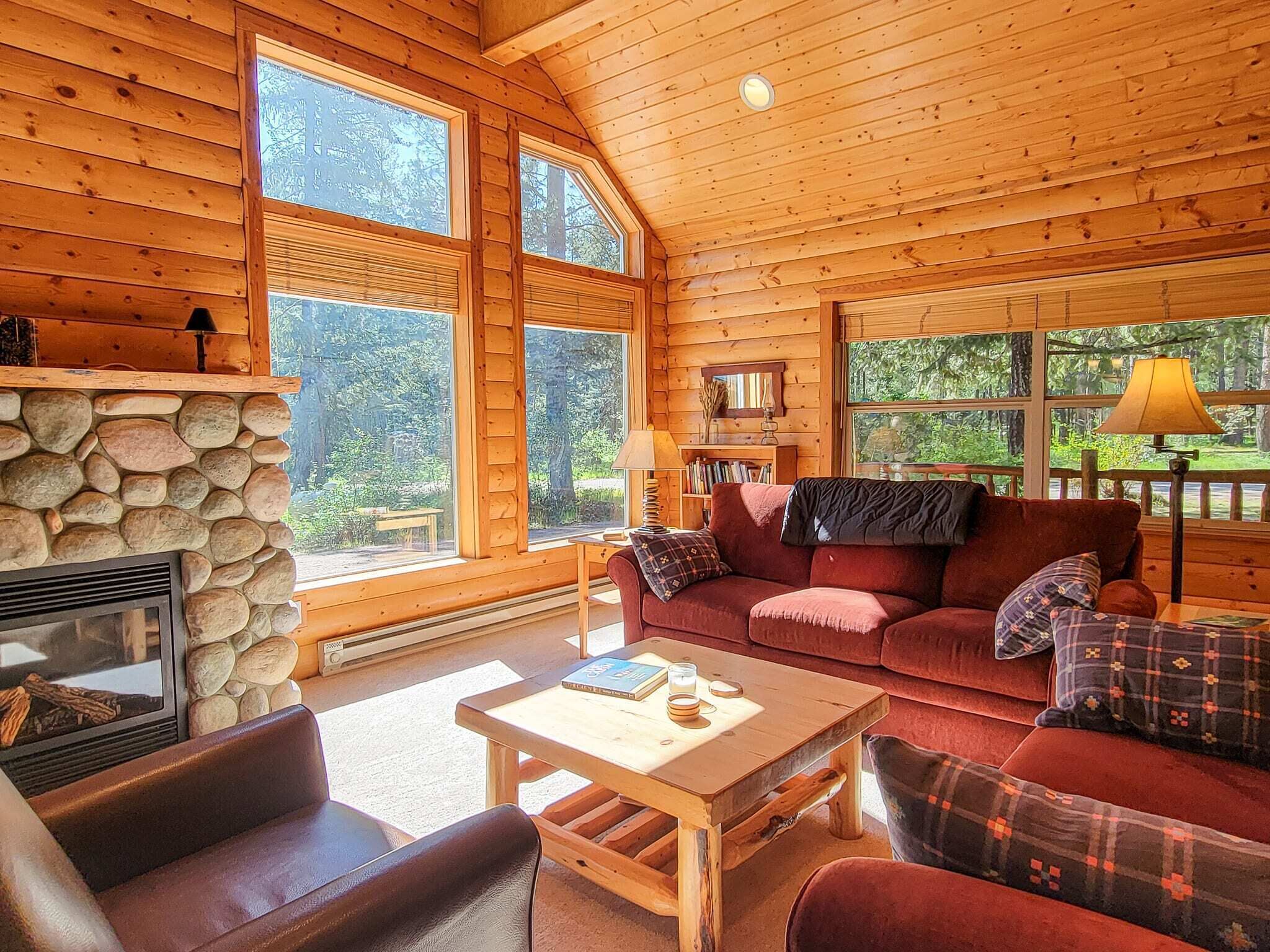 Fernseher, Kamin, Arbeitsbereiche