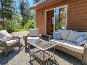 Terrace/patio - Woodland Retreat: Cozy Cabin Near Trails & Mazama (Winthrop)