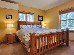 3 室のベッドルーム、デスク、WiFi、ベッドシーツ