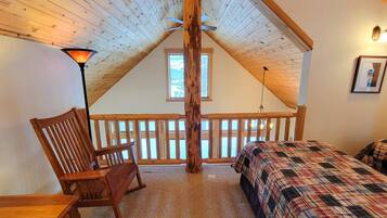 3 室のベッドルーム、デスク、旅行用ベビーベッド、WiFi