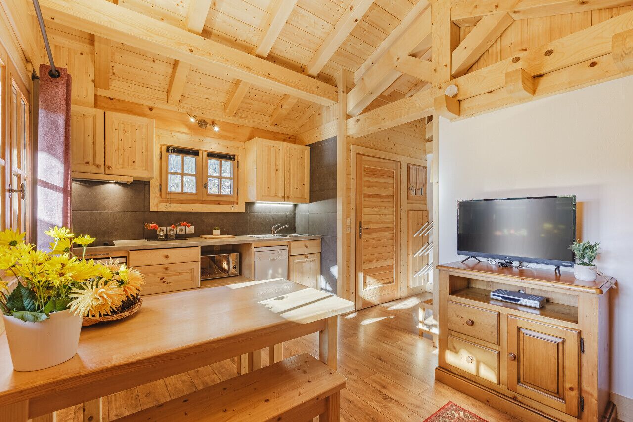 Microwave, stovetop, dishwasher, coffee/tea maker