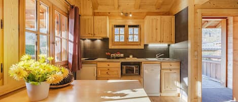 Microwave, stovetop, dishwasher, coffee/tea maker
