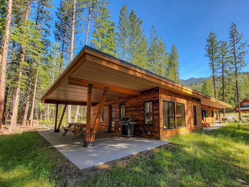 Petrichor - Mazama Modern Cabin