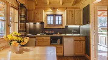 Microwave, stovetop, dishwasher, coffee/tea maker