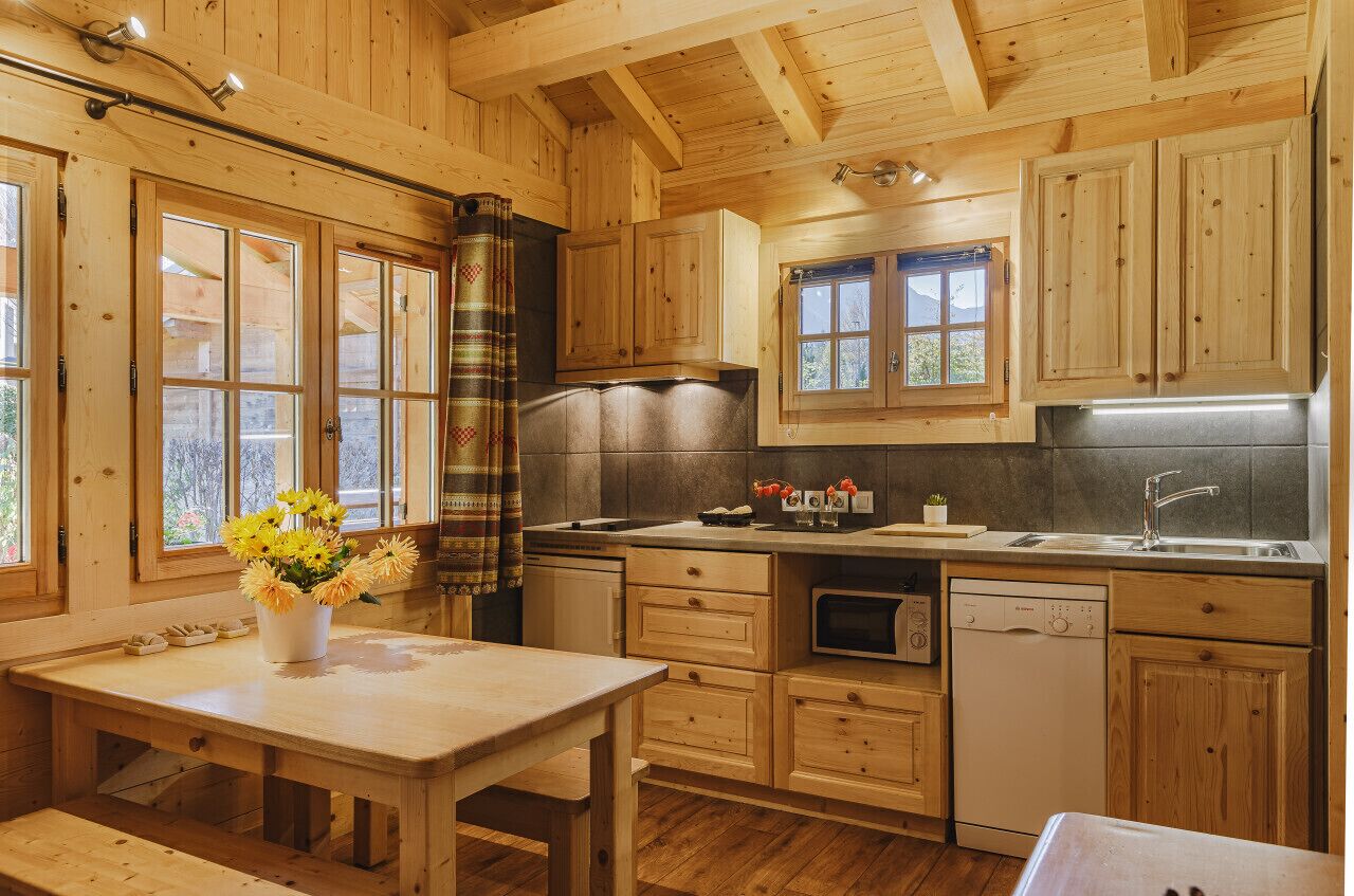 Microwave, stovetop, dishwasher, coffee/tea maker