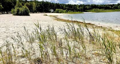 Ferienhaus „Waldhaus Am See“ mit Privatterrasse, Garten und WLAN