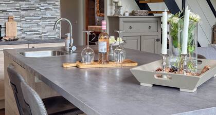 Luxurious and attractive detached house