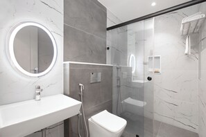 Premium Double Room | Bathroom | Rainfall showerhead, free toiletries, hair dryer, slippers - Hotel 44 Oasis (Chennai)
