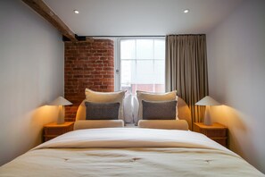 Unclassified image, 5 of 64, button