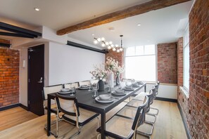 Unclassified image, 4 of 64, button