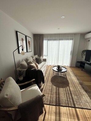 Fernseher, Kamin, Arbeitsbereiche