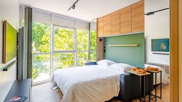 Free WiFi, bed sheets