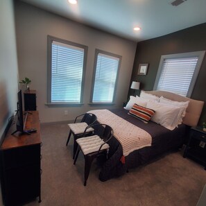 2 habitaciones, escritorio, tabla de planchar con plancha y wifi 