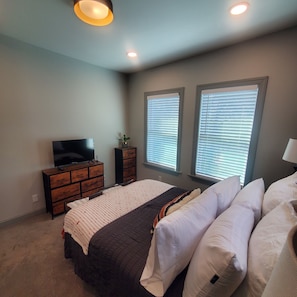 2 bedrooms, desk, iron/ironing board, WiFi - 2-bedroom condo just 8 minutes from University of Alabama-Birmingham (Birmingham)