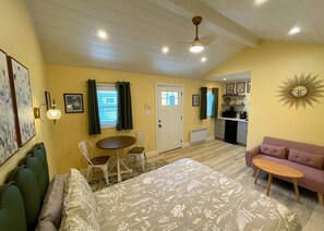 1 bedroom, iron/ironing board, free WiFi, bed sheets - 🌹Cutest Garden Cottage🌹Lopez Village-Walk to Beach, Dining, Brewery, Farm Mkt
 (Lopez Island)