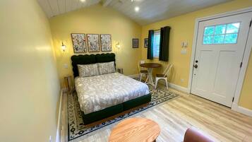 1 habitación, tabla de planchar con plancha, wifi gratis y ropa de cama