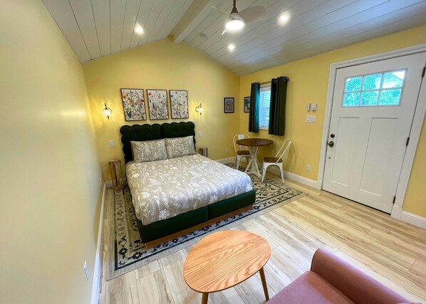 1 chambre, fer et planche à repasser, accès au Wi-Fi (inclus)