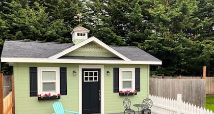 🌹Cutest Garden Cottage🌹Lopez Village-Walk to Beach, Dining, Brewery, Farm Mkt